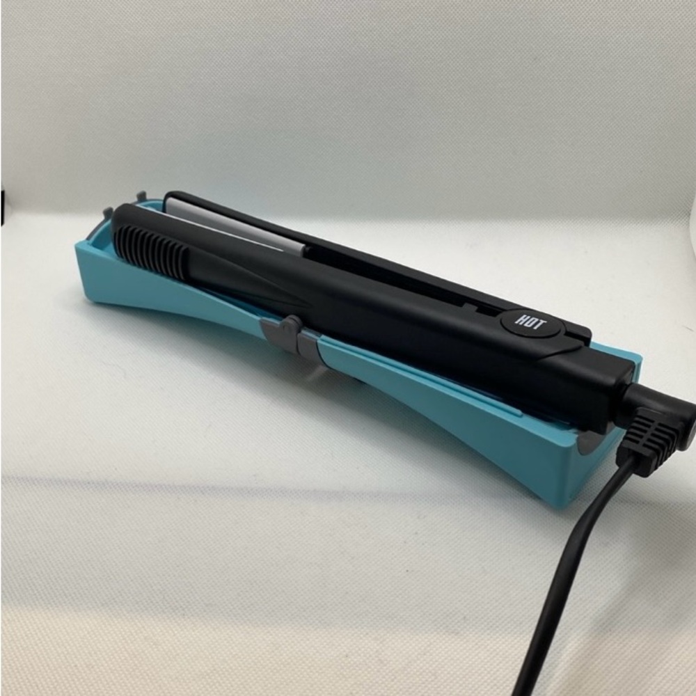 Hot Tools Black Flat Iron with Polder Silicone Holder
